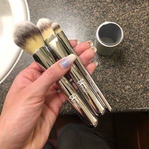 It brushes by ulta the essential set